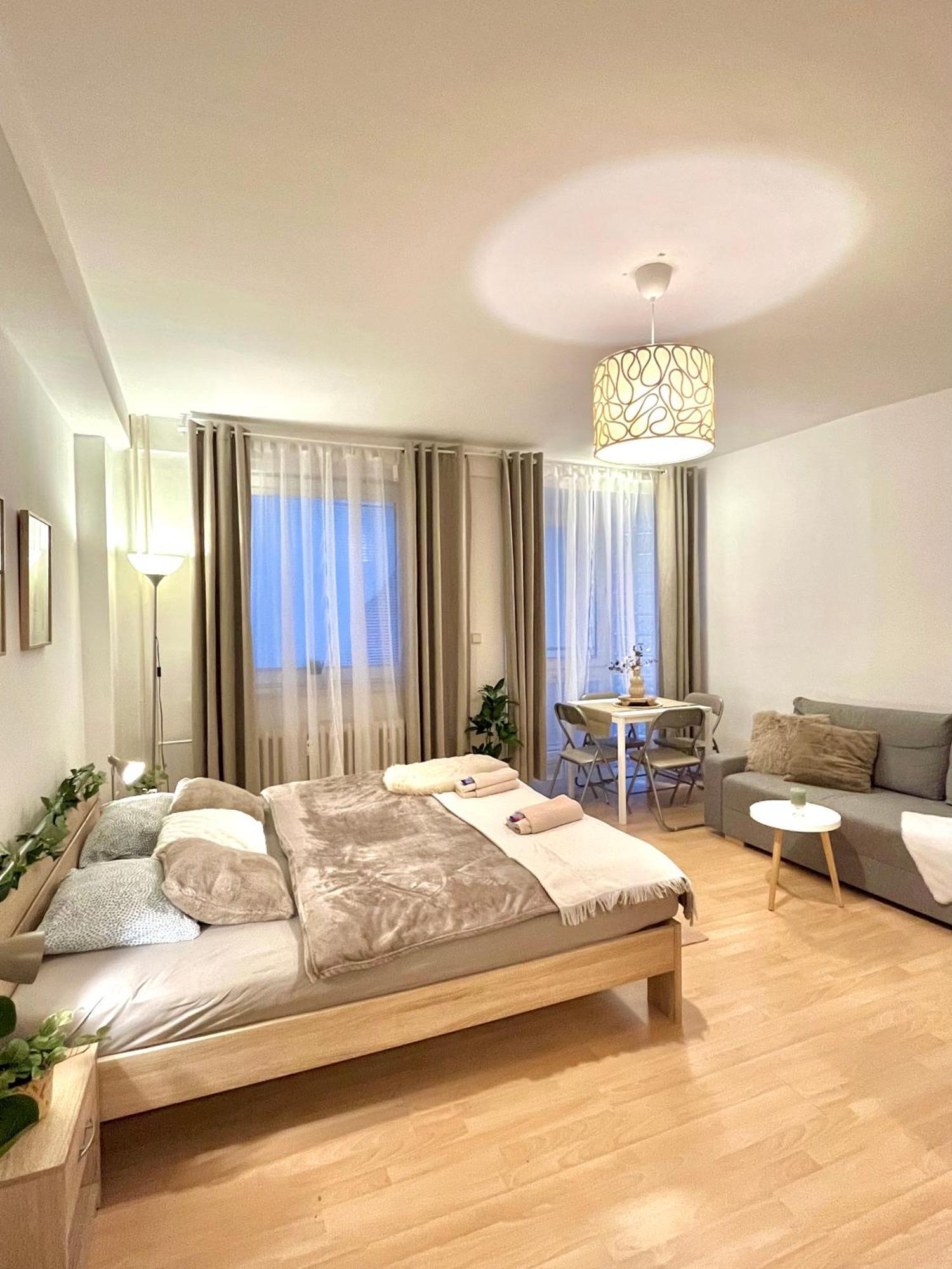 Apartment Simona - Old Town Μπρατισλάβα Εξωτερικό φωτογραφία